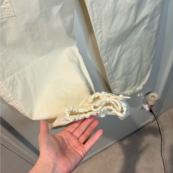 Levi’s Women’s ‘94 Baggy Cargo Pants in Cream/White #15 - Picture 3 of 7